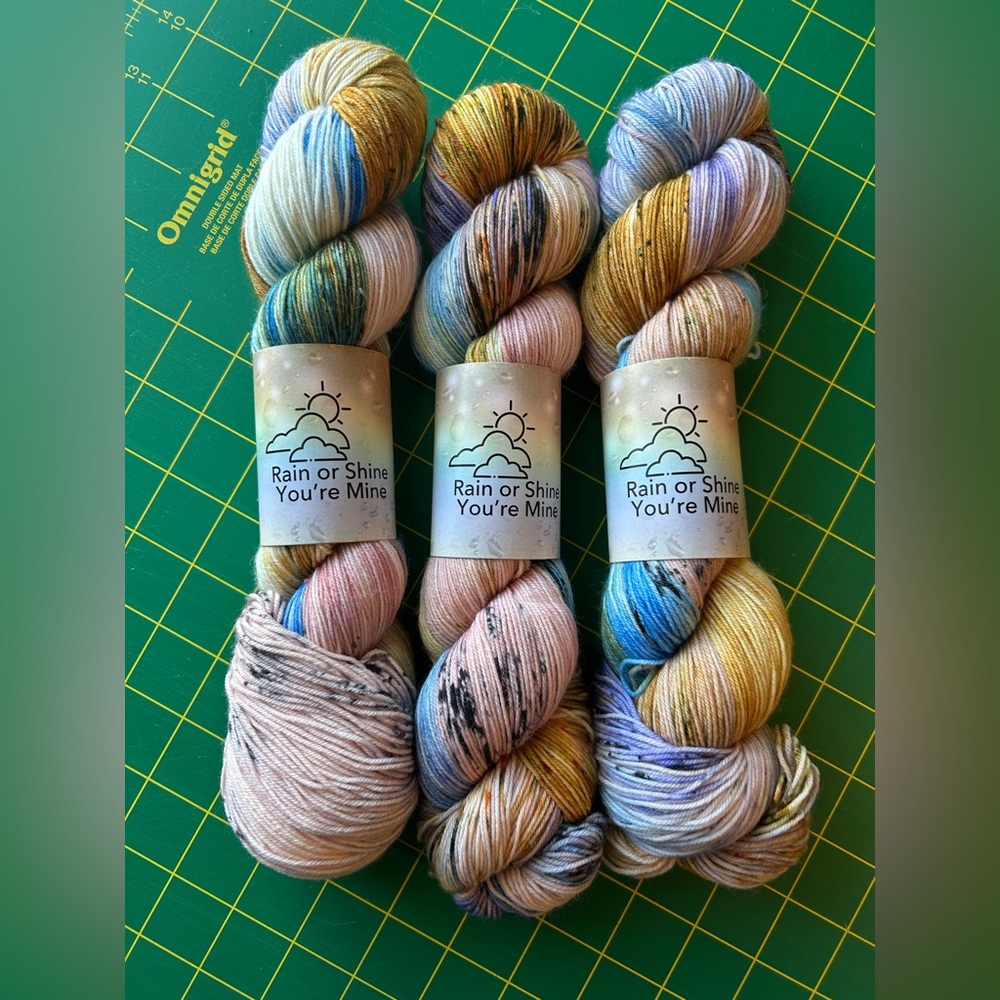 YARN DESTASH / Hue Loco - 3 skeins